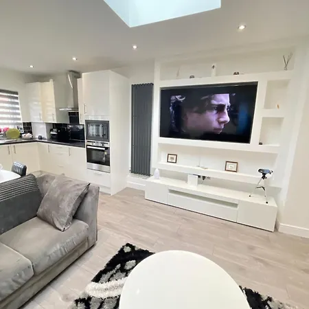 Uppamost London Luxury Home 2 Dagenham Exterior photo