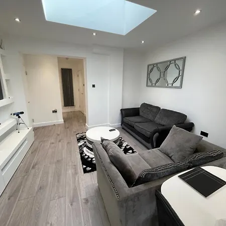 Uppamost London Luxury Home 2 Dagenham Exterior photo
