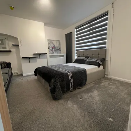 Uppamost London Luxury Home 2 Dagenham Exterior photo