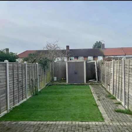 Uppamost London Luxury Home 2 Dagenham Exterior photo