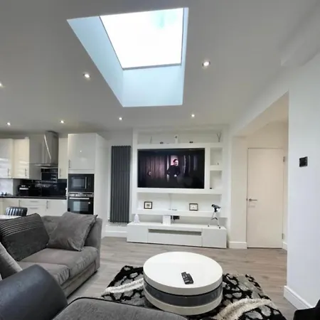Uppamost London Luxury Home 2 Dagenham Exterior photo