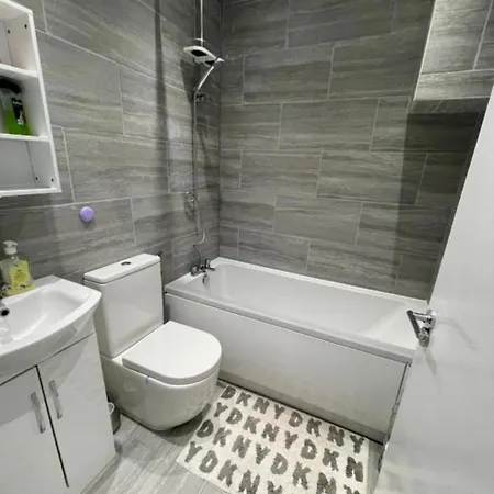Uppamost London Luxury Home 2 Dagenham Exterior photo