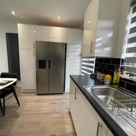 Uppamost London Luxury Home 2 Dagenham Exterior photo