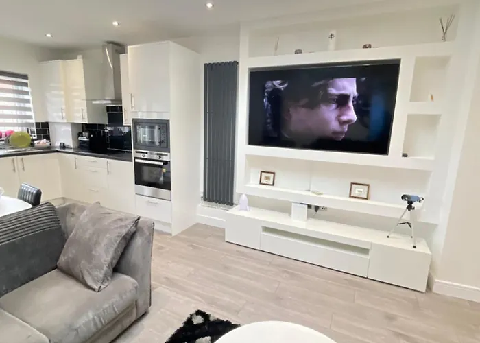 Uppamost London Luxury Home 2