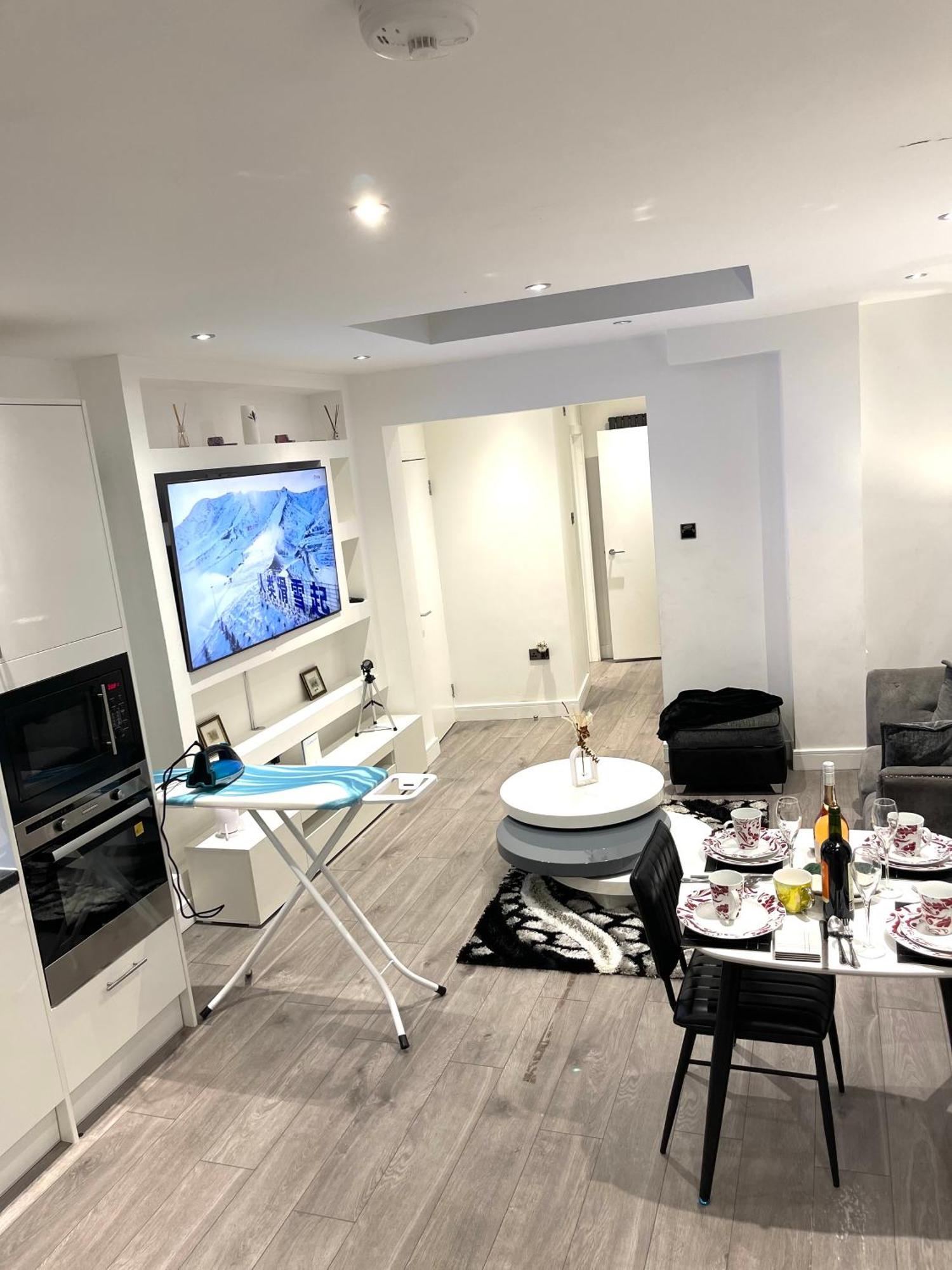 Uppamost London Luxury 2 *