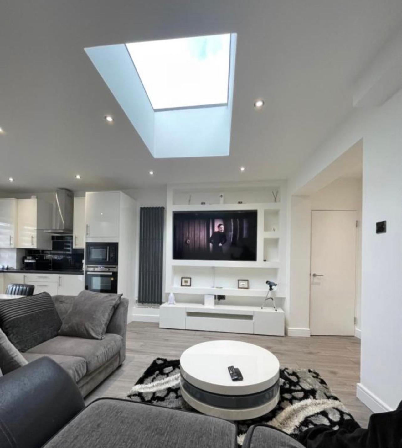 Uppamost London Luxury 2 *